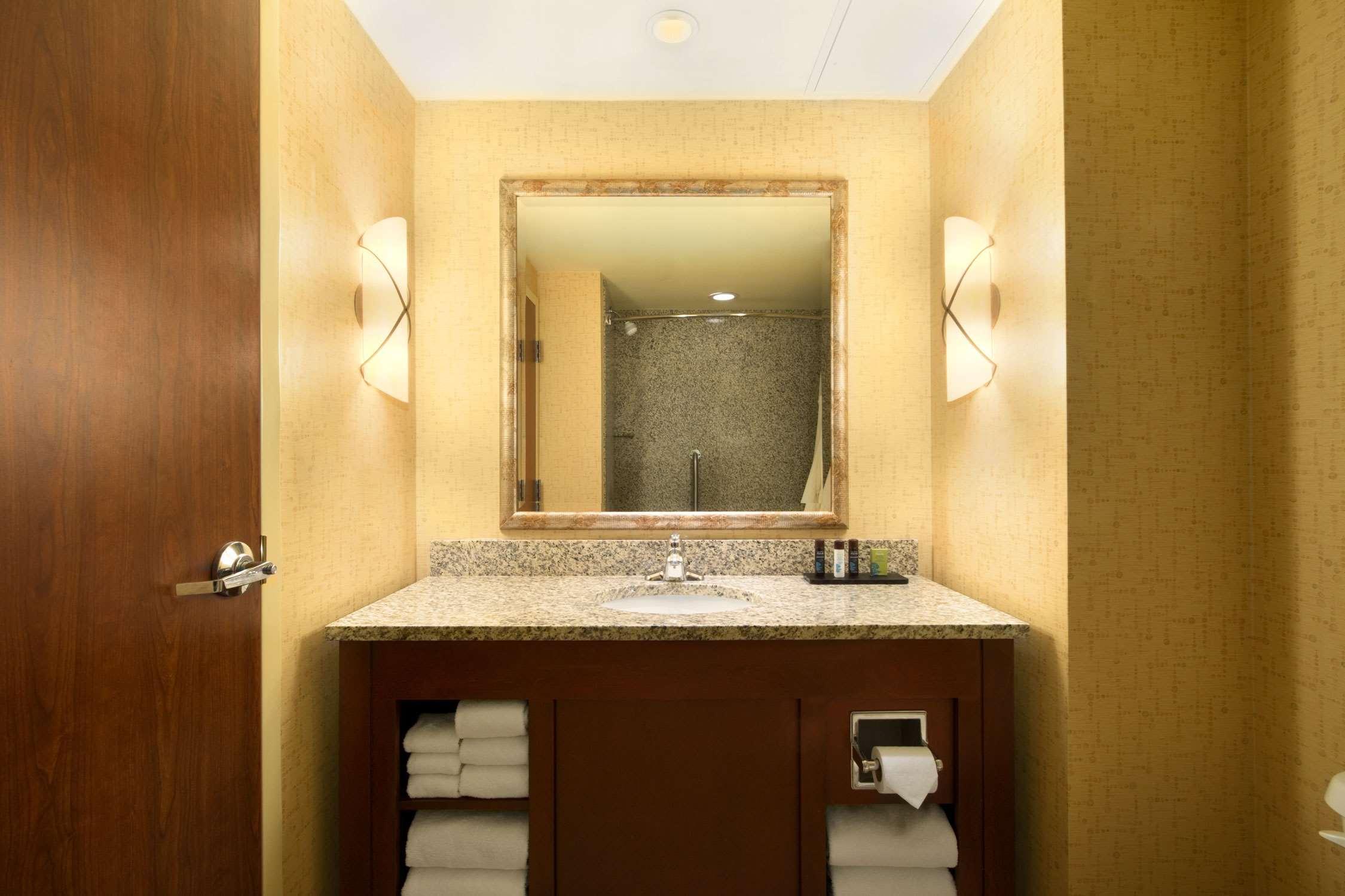 Embassy Suites By Hilton Norman Hotel & Conference Center Номер фото