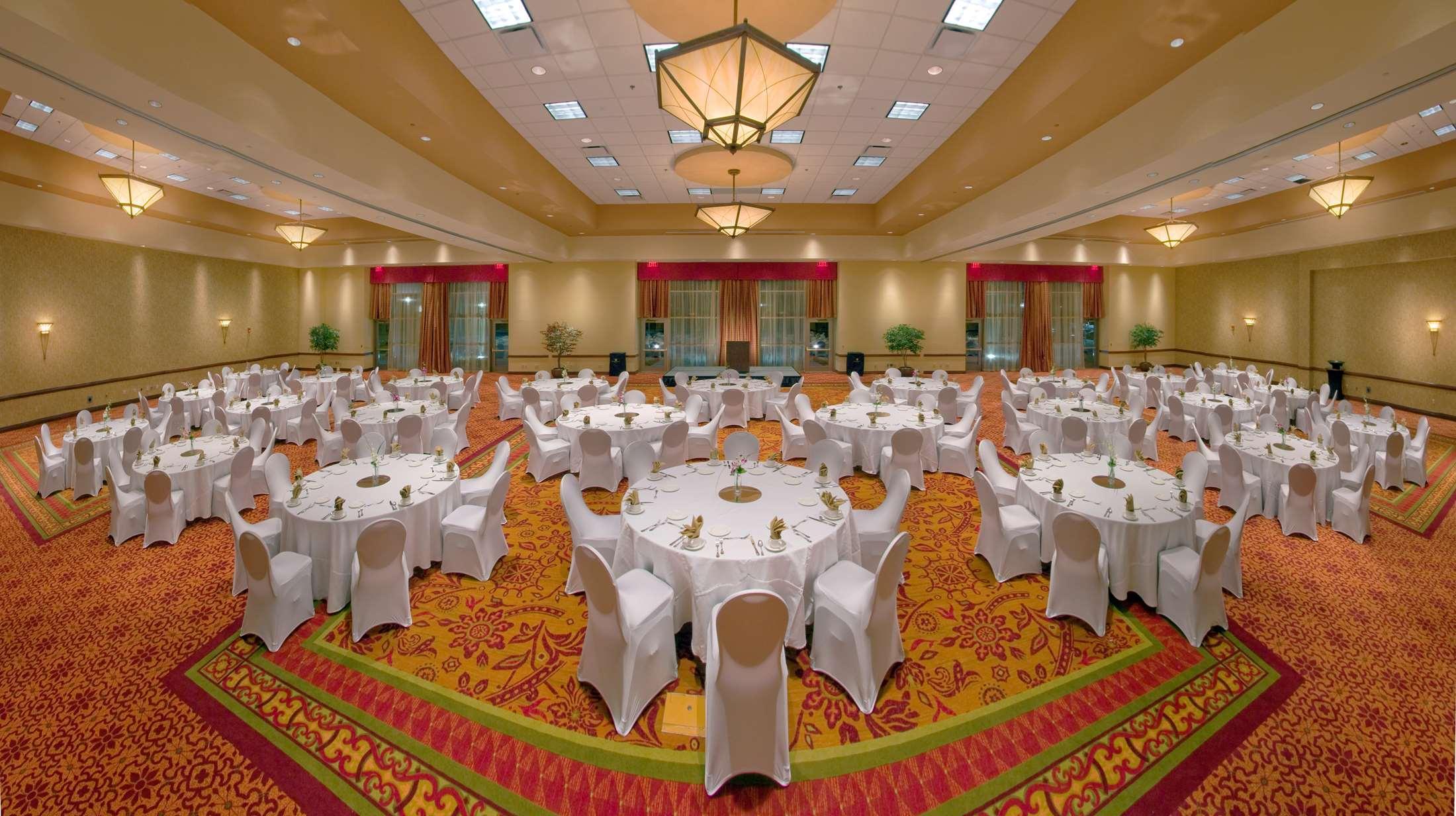 Embassy Suites By Hilton Norman Hotel & Conference Center Экстерьер фото