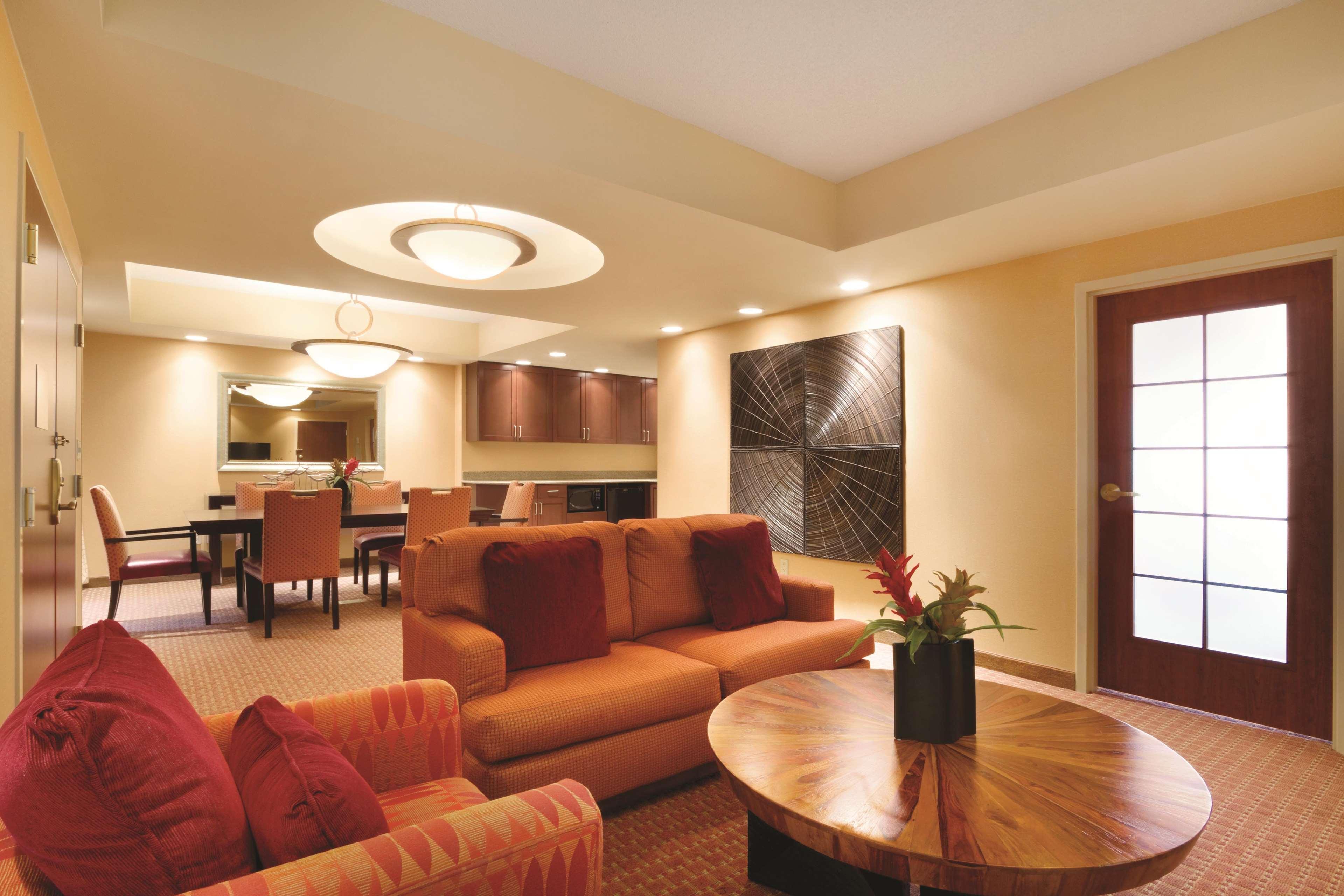 Embassy Suites By Hilton Norman Hotel & Conference Center Номер фото