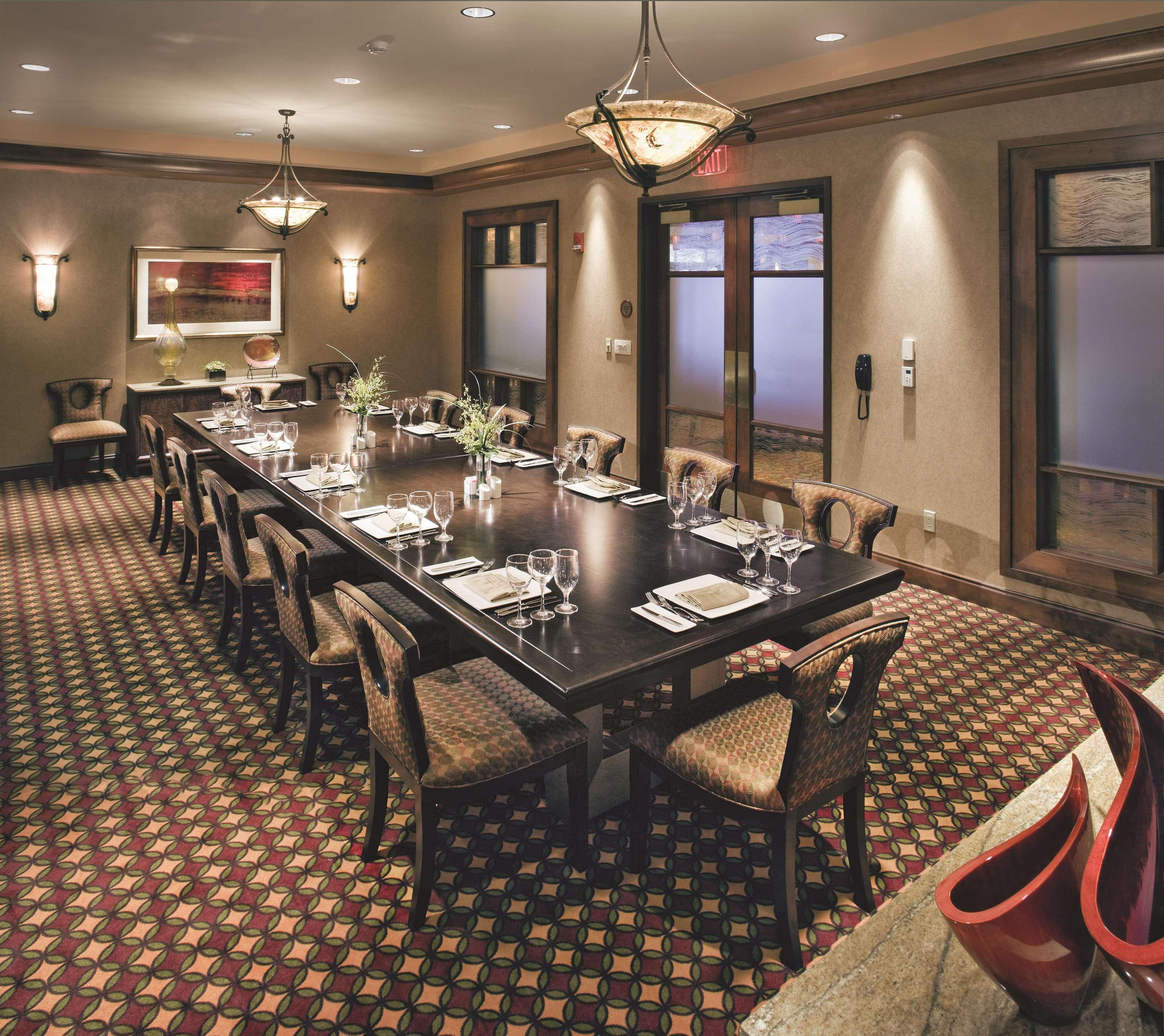 Embassy Suites By Hilton Norman Hotel & Conference Center Экстерьер фото