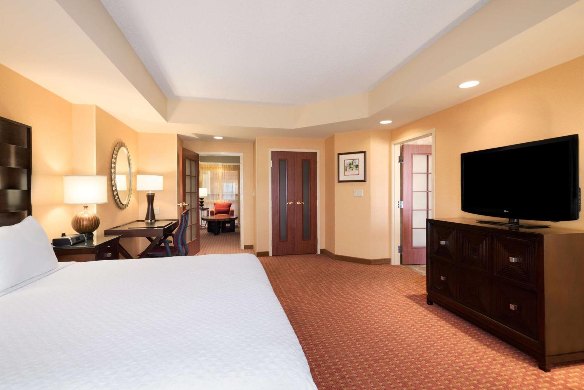 Embassy Suites By Hilton Norman Hotel & Conference Center Экстерьер фото