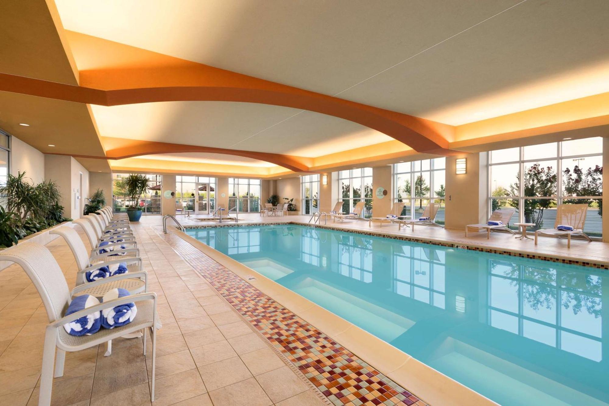 Embassy Suites By Hilton Norman Hotel & Conference Center Экстерьер фото